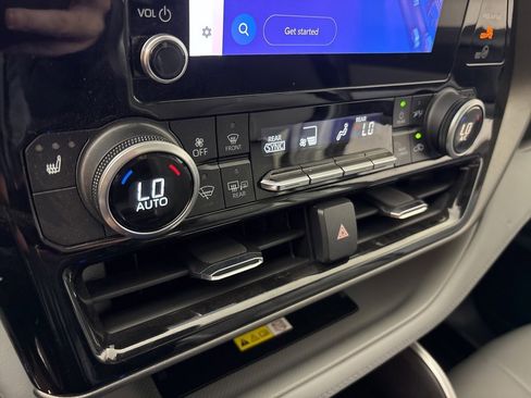 Used 2023 Toyota Highlander XLE image 29