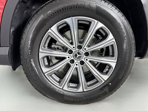 Used 2025 Mercedes-Benz GLC 300 4MATIC image 33