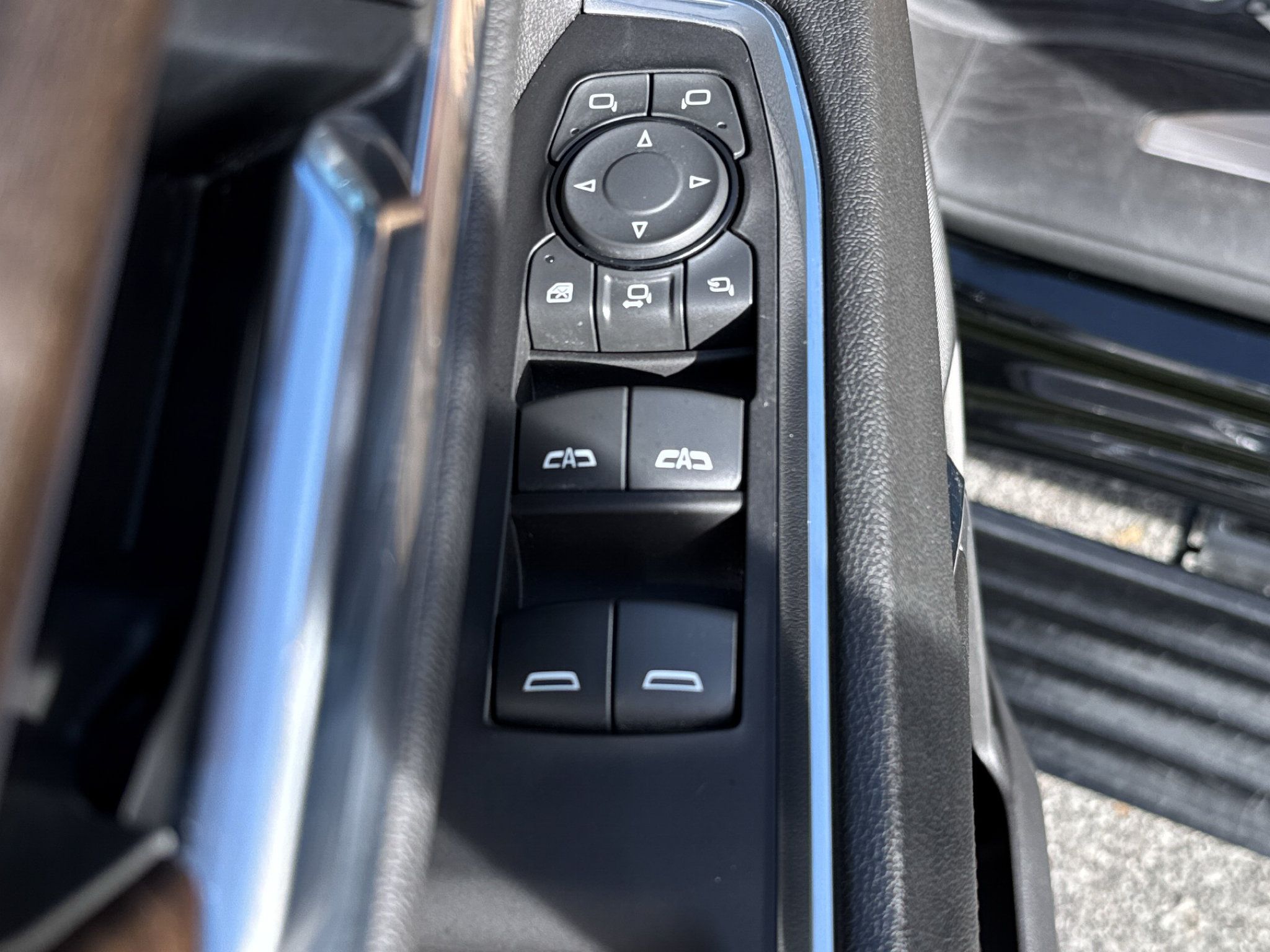 Used 2024 Chevrolet Silverado 2500 High Country w/ High Country Premium Package AWD/4WD image 25