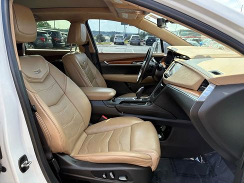 Used 2017 Cadillac XT5 Platinum image 16