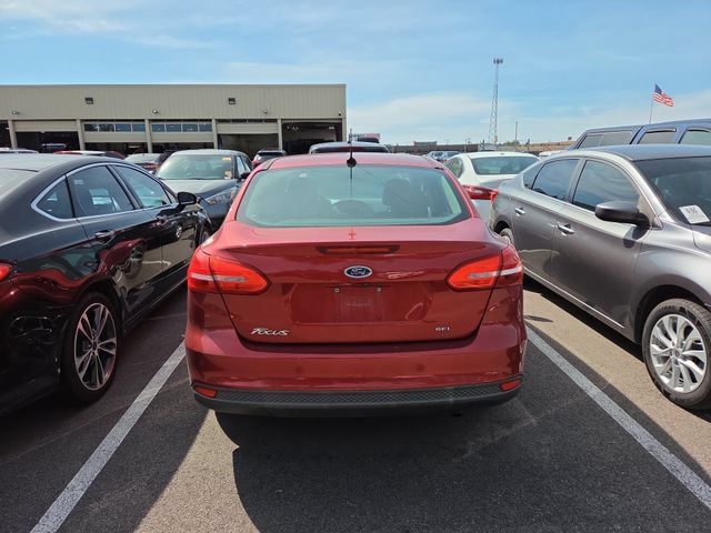 Used 2017 Ford Focus SEL w/ Cold Weather Package FWD image 3