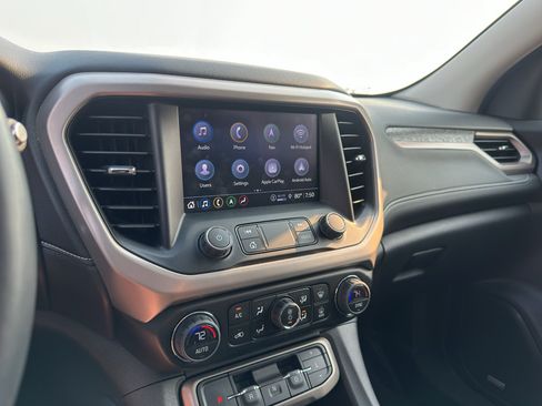 Used 2023 GMC Acadia Denali w/ Denali Ultimate Package AWD/4WD image 4
