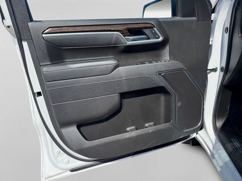 Used 2025 GMC Sierra 1500 SLE image 9