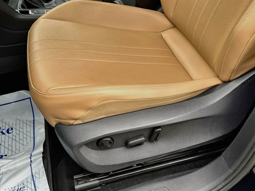 Used 2023 Volkswagen Tiguan SE w/ Panoramic Sunroof Package AWD/4WD image 19