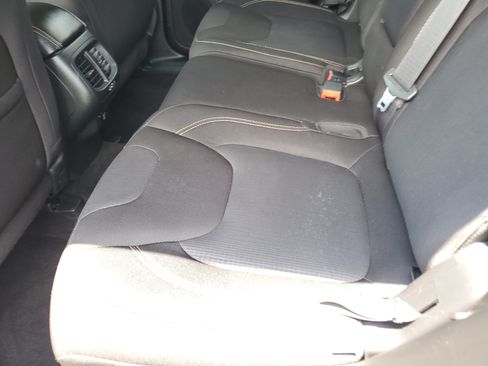 Used 2015 Jeep Cherokee Latitude w/ Comfort/Convenience Group AWD/4WD image 14