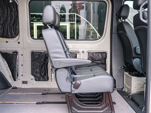 Used 2024 Mercedes-Benz Sprinter 2500 image 24
