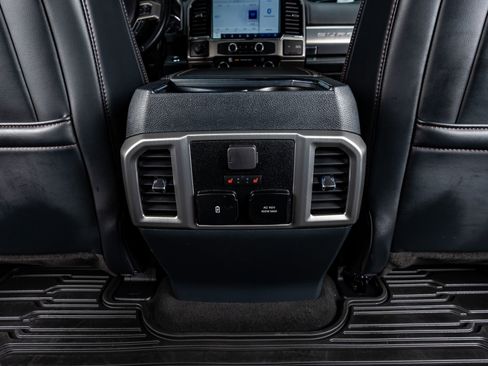 Used 2022 Ford F450 Platinum w/ FX4 Off-Road Package image 33