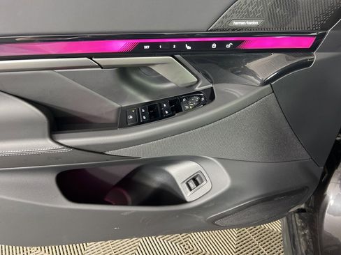 Used 2026 BMW i5 eDrive40 w/ Premium Package image 17