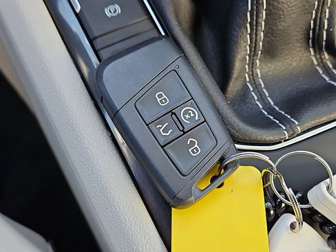 Certified 2022 Volkswagen Tiguan SE w/ Panoramic Sunroof Package image 20