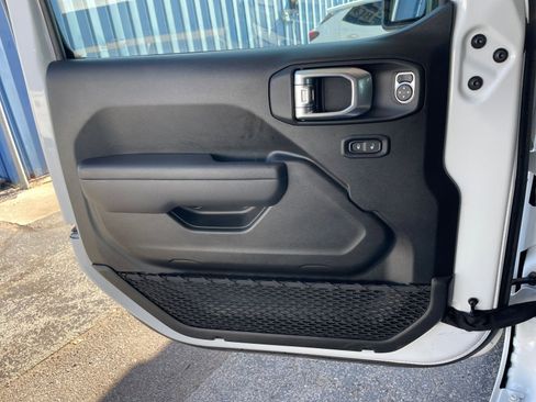 Used 2025 Jeep Wrangler Sport S image 20