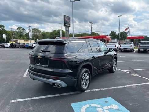 New 2026 Chevrolet Traverse LT w/ Enhanced Driving Package image 2