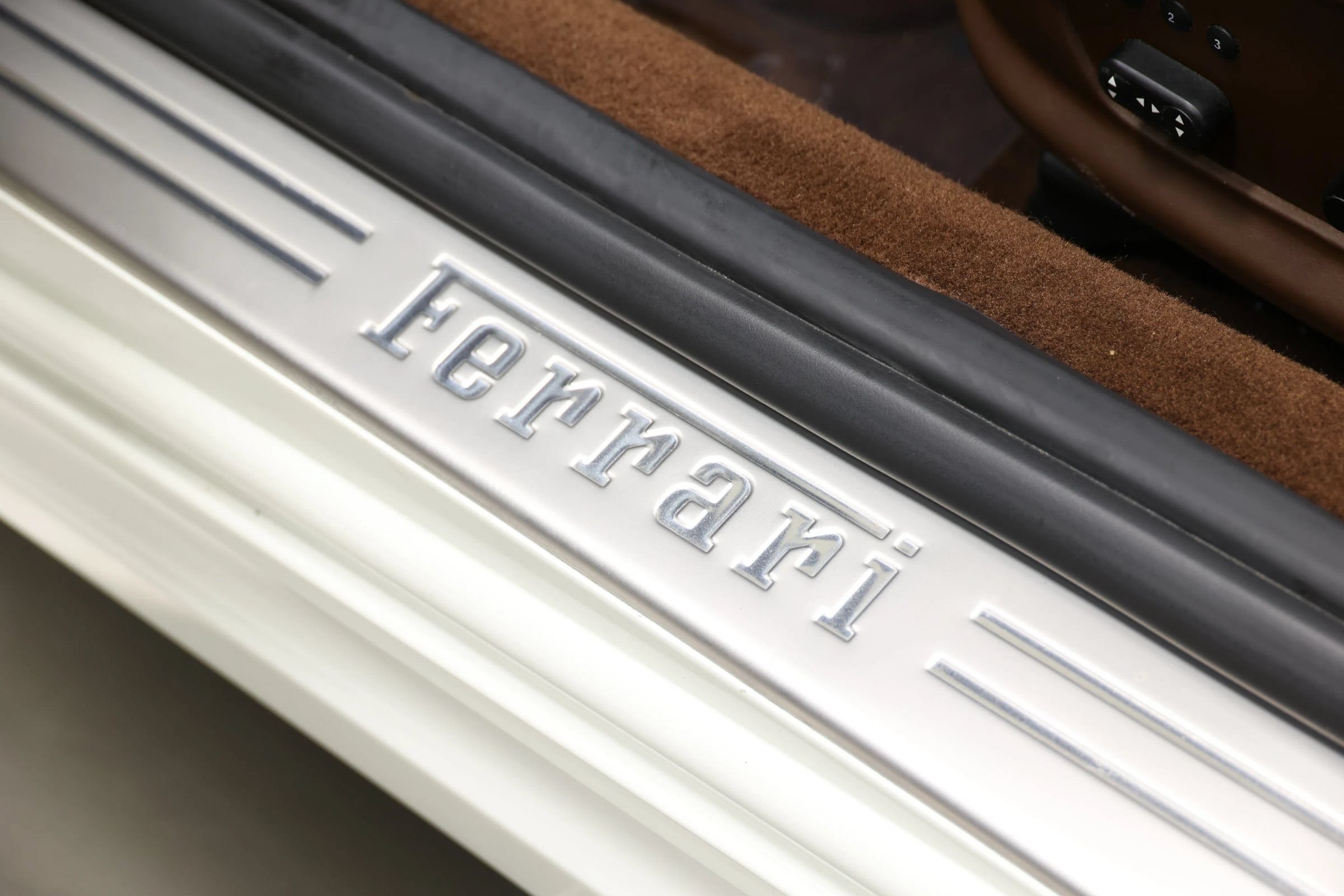 Used 2010 Ferrari California RWD image 16