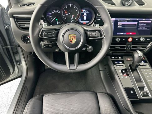 Certified 2026 Porsche Macan AWD/4WD image 18