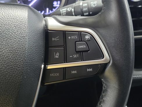 Used 2023 Toyota Highlander XLE FWD image 33