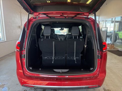New 2026 Chrysler Pacifica Select image 52