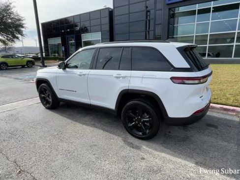 Used 2024 Jeep Grand Cherokee Limited w/ Luxury Tech Group II image 7