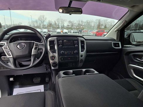 Used 2018 Nissan Titan SV image 13