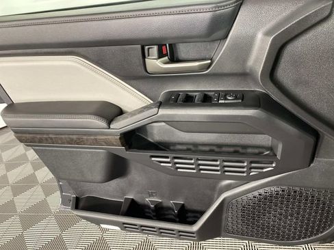 Used 2025 Toyota Tacoma Limited image 24