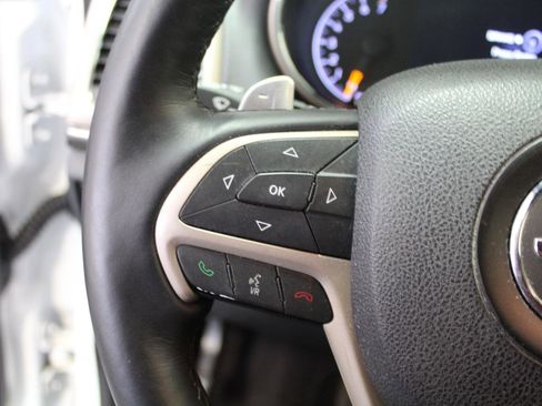 Used 2017 Jeep Grand Cherokee Laredo image 9