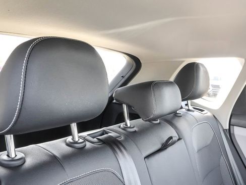 Used 2024 Volkswagen Taos SE image 33