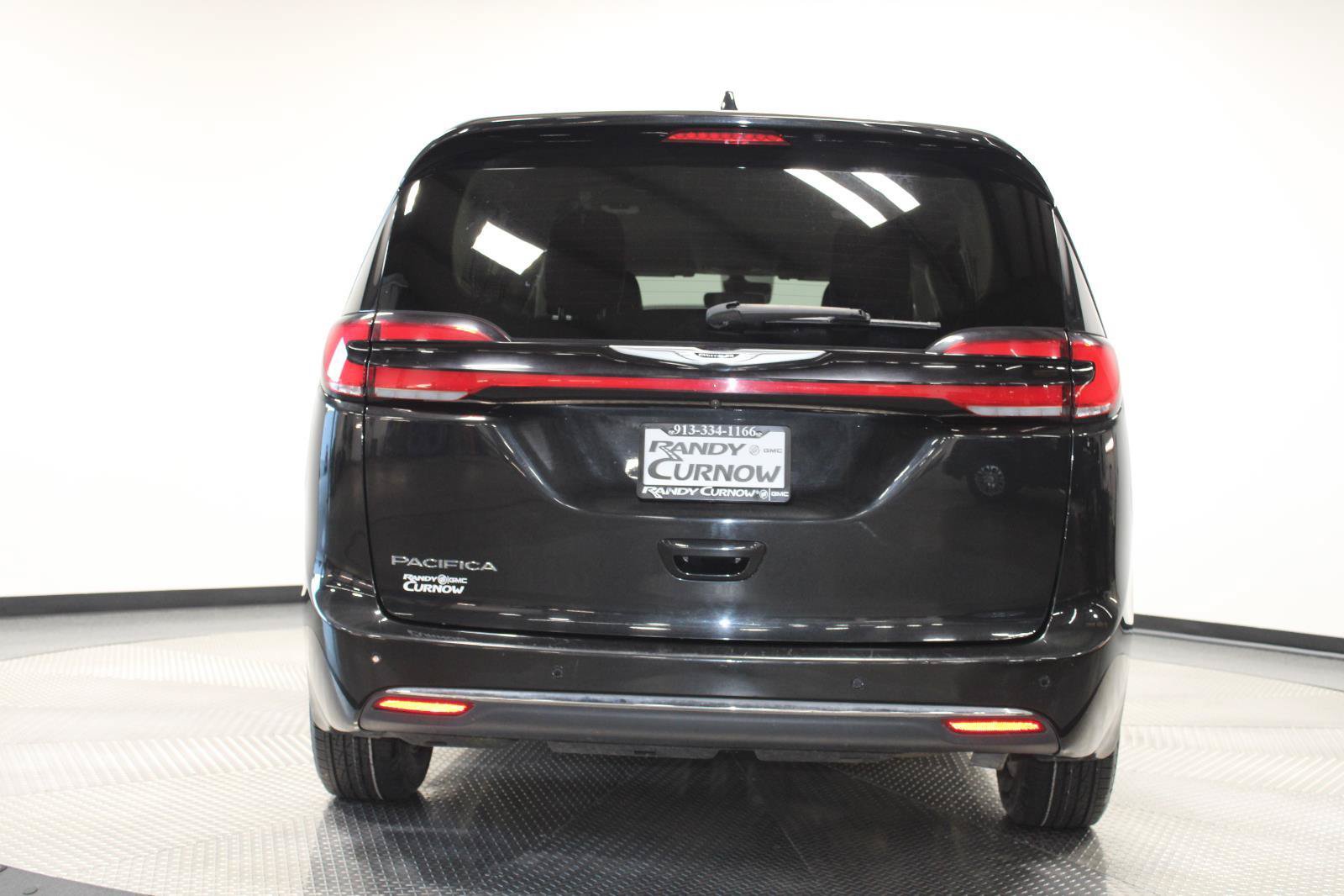 Used 2023 Chrysler Pacifica Touring-L FWD image 10