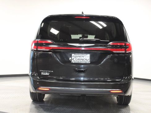 Used 2023 Chrysler Pacifica Touring-L FWD image 10