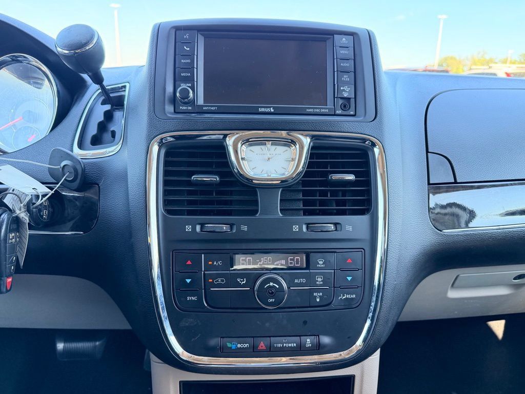Used 2014 Chrysler Town & Country Touring FWD image 25
