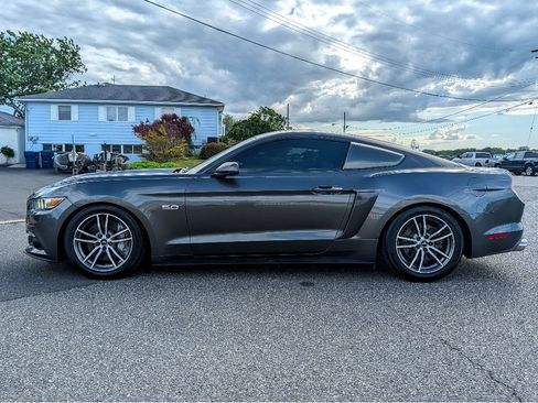 Used 2016 Ford Mustang GT RWD image 9
