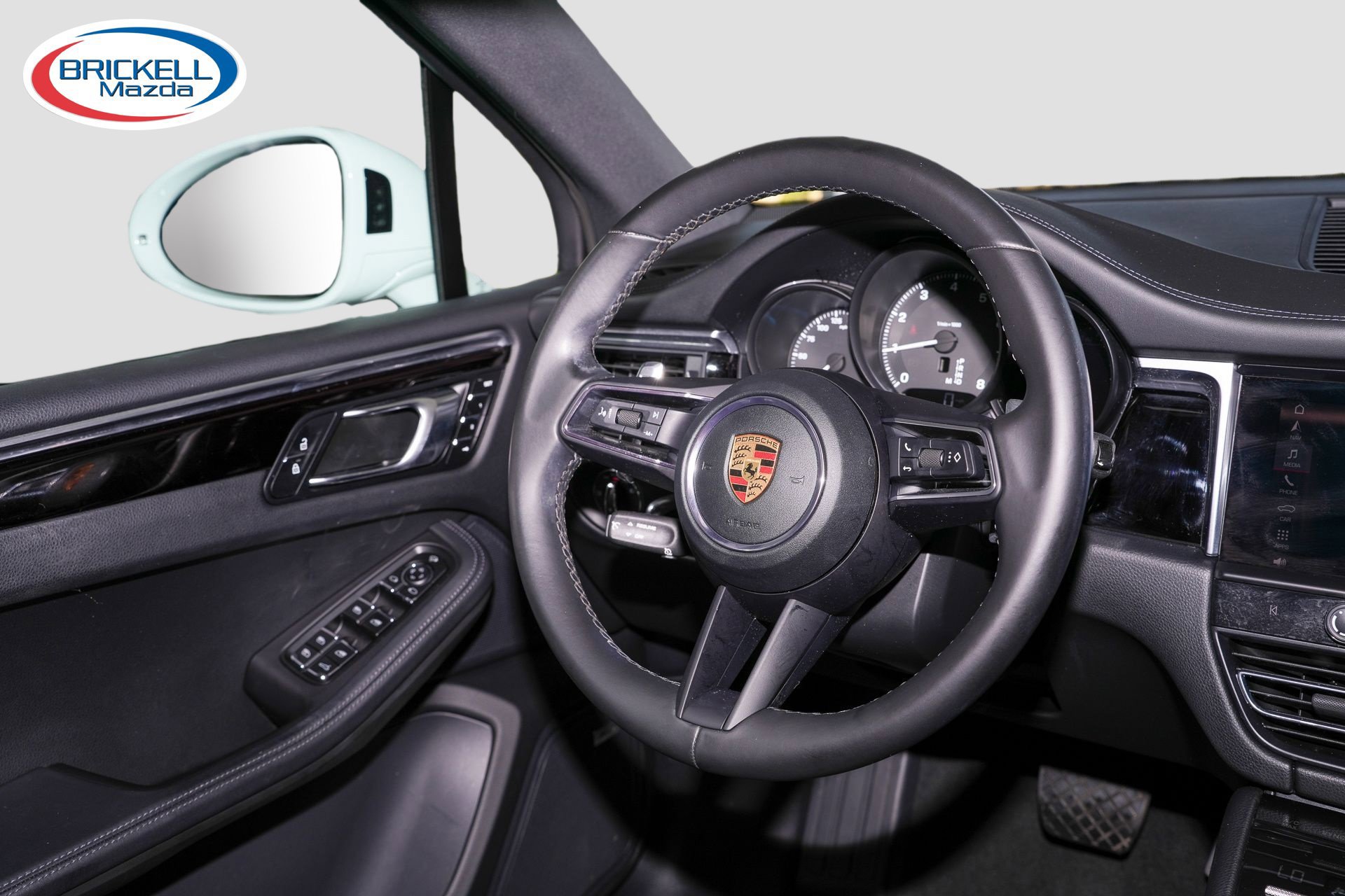 Used 2022 Porsche Macan AWD/4WD image 25