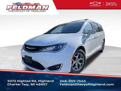 Used 2017 Chrysler Pacifica Touring-L w/ Tire & Wheel Group