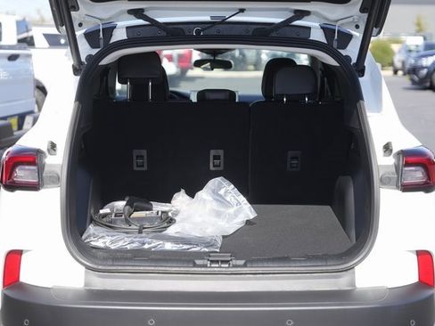 Used 2025 Ford Escape SE image 30