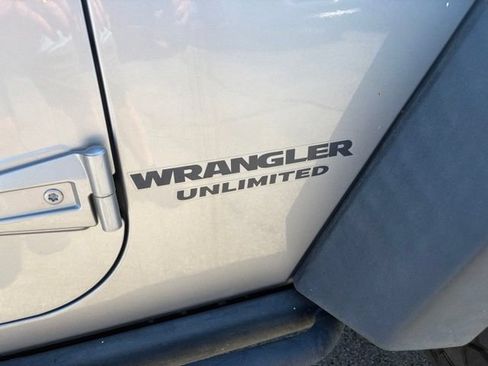 Used 2017 Jeep Wrangler Unlimited Rubicon AWD/4WD image 9