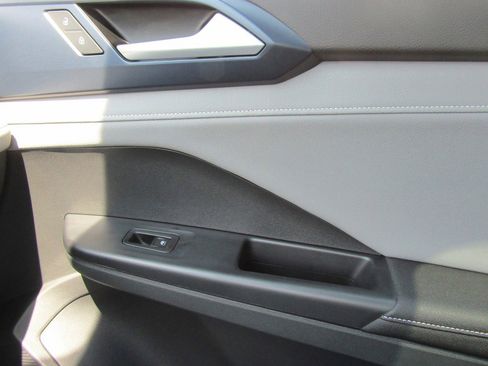 New 2024 Volkswagen Taos SE image 39