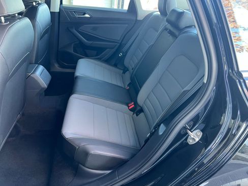 Used 2025 Volkswagen Jetta SE image 24