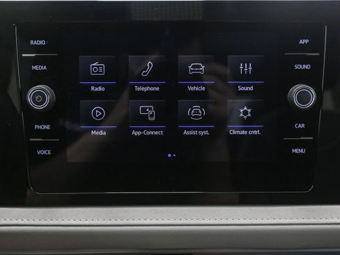 Certified 2025 Volkswagen Taos SE w/ Panoramic Sunroof Package AWD/4WD image 26