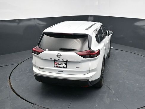 Used 2025 Nissan Rogue SV image 44