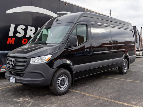 Used 2024 Mercedes-Benz Sprinter 2500 image 1