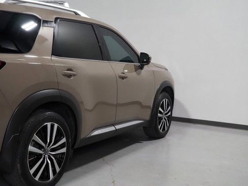 Used 2024 Nissan Pathfinder Platinum FWD image 61