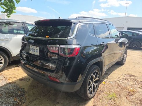 Used 2025 Jeep Compass Limited AWD/4WD image 9