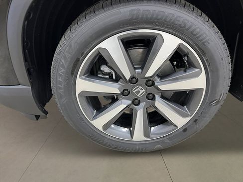 New 2025 Honda Pilot Touring image 13