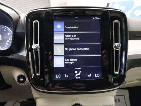 Used 2019 Volvo XC40 T4 Momentum FWD image 23