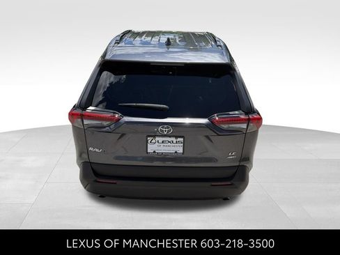 Used 2021 Toyota RAV4 LE AWD/4WD image 5