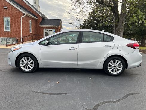 Used 2017 Kia Forte LX w/ LX Popular Package image 8