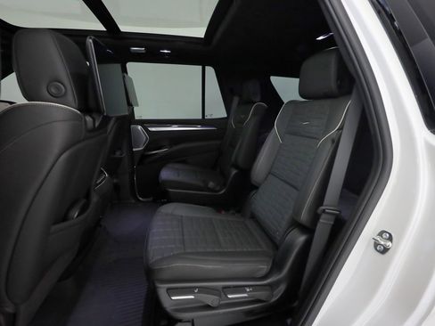 Used 2025 Cadillac Escalade V w/ LPO, ONYX Package image 17