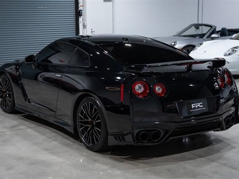 Used 2021 Nissan GT-R Premium AWD/4WD image 4