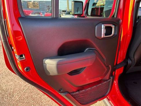 Certified 2025 Jeep Gladiator Mojave w/ Convenience Group AWD/4WD image 63
