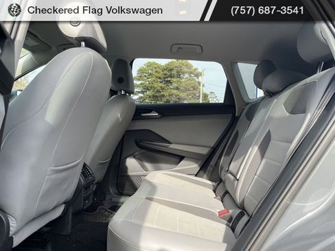 Used 2022 Volkswagen Taos SE image 5