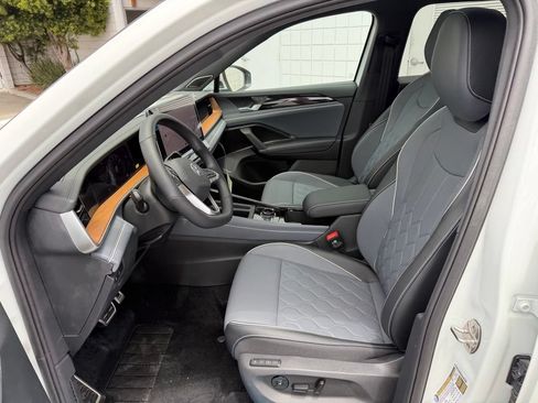 New 2026 Volkswagen Tiguan SEL R-Line AWD/4WD image 17