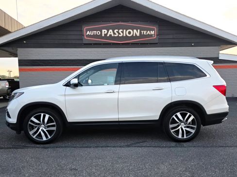 Used 2018 Honda Pilot Touring image 2