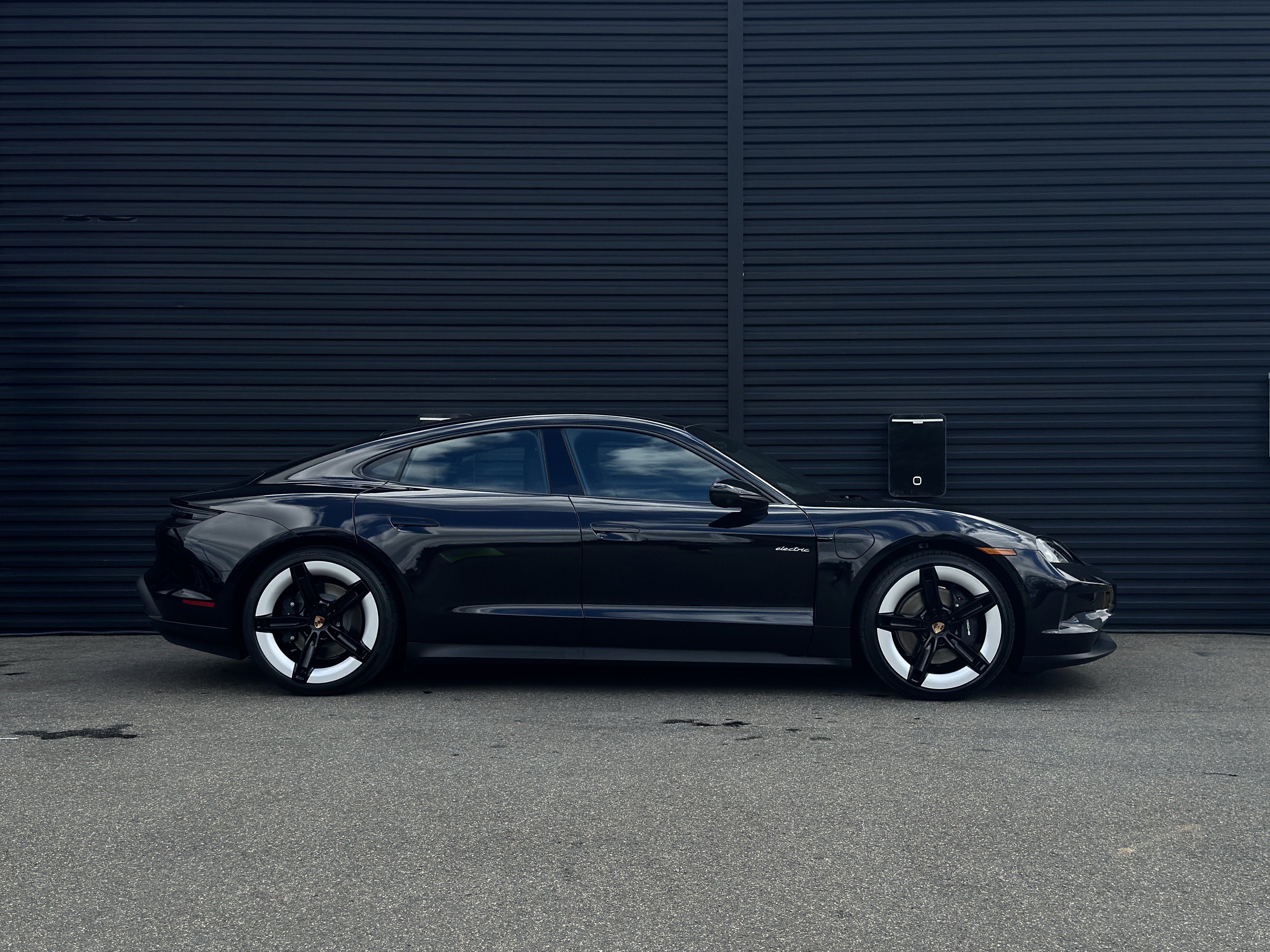 Used 2025 Porsche Taycan AWD/4WD image 9